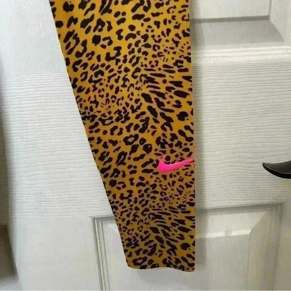 NIKE Women’s Yoga Leggings Lot Of 3 Leggings Sz XS/Small - Picture 7 of 16
